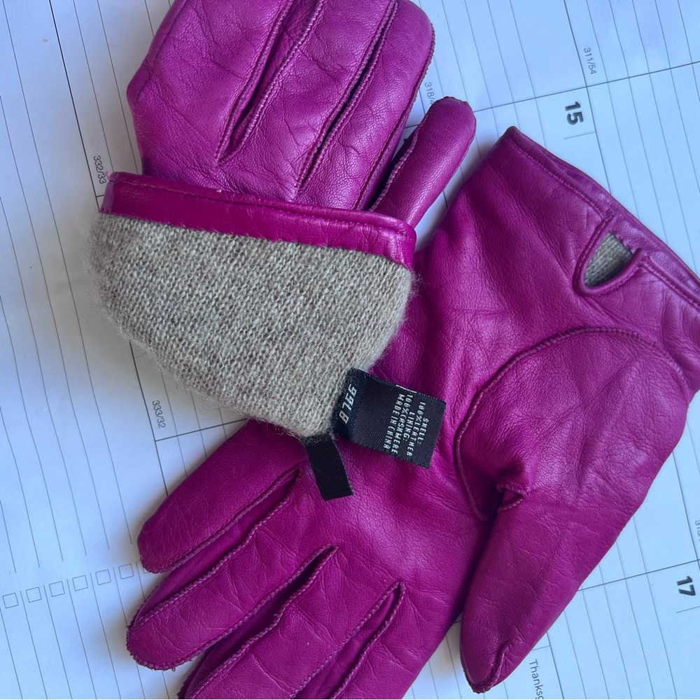 Hot pink leather lined Coach gloves size 7 silver hardware - Picture 4 of 4